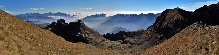Salendo in Cima di Valle Pianella vista sulla testata della valle